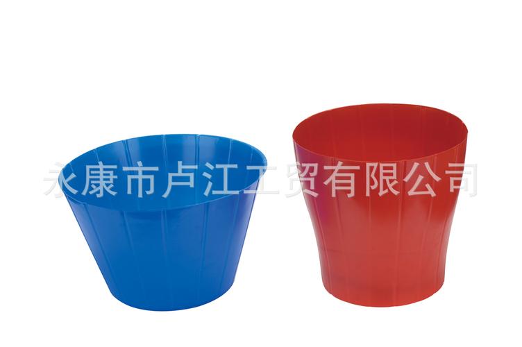 产品中心 花盆,盆景盆 > 生产厂家供应藤编篮子内置塑料圆形托盘,内置
